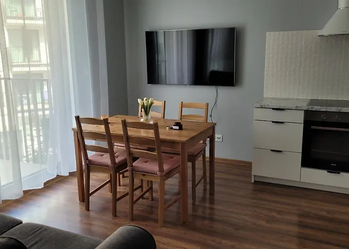 Garbary Retreat With Free Garage Parking! *